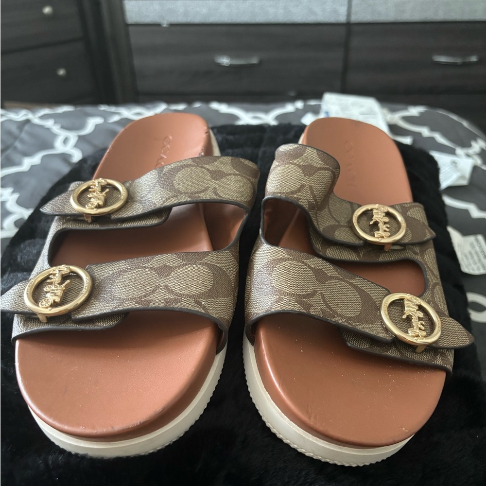 COACH Gable sig sandals!